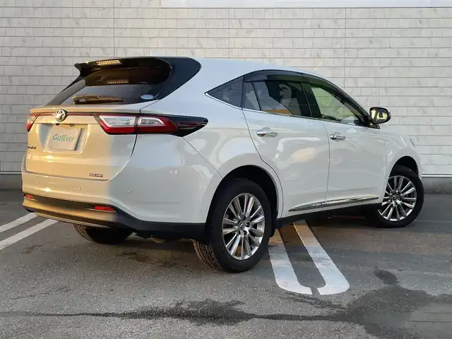 トヨタ ハリアー プレミアム 福岡県 2019(平31)年 5.4万km ブラック/ホワイト 純正7型SDナビ【フルセグTV・CD・DVD・BT】 トヨタセーフティー コーナーセンサー D席パワーシート レーダークルコン ドライブレコーダー【前後】 デジタルミラー オートホールド USBポート ETC 純正フロアマット 純正18インチアルミホイール 純正LEDヘッドライト プッシュスタート スマートキー