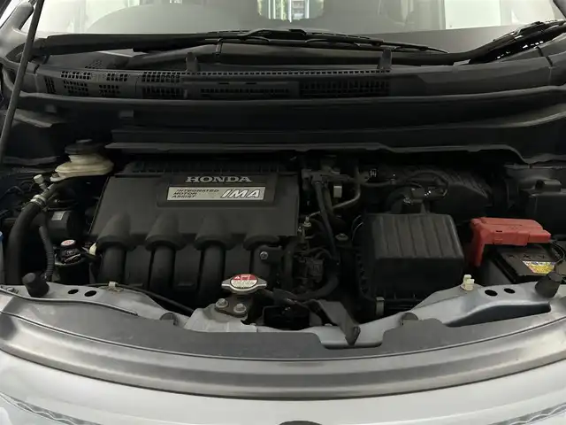 ホンダ フリード ハイブリット ジャストセレクション 千葉県 2011(平23)年 9.3万km プレミアムブルーオパールメタリック 禁煙車/片側電動ドア/純正メモリナビ/・型番：VXM-118VS/・CD/DVD/ワンセグTV/・ETC/・バックカメラ/クルーズコントロール/純正フロアマット/純正ドアバイザー/社外15インチAW/電動格納ウインカーミラー/オートライト/・キセノンヘッドライト/スマートキー