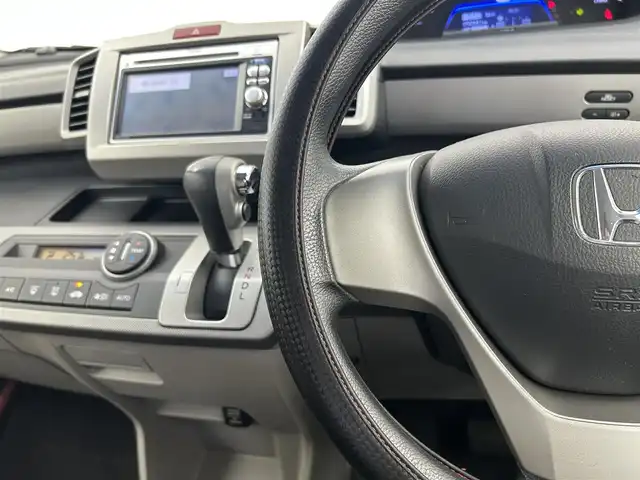 ホンダ フリード ハイブリット ジャストセレクション 千葉県 2011(平23)年 9.3万km プレミアムブルーオパールメタリック 禁煙車/片側電動ドア/純正メモリナビ/・型番：VXM-118VS/・CD/DVD/ワンセグTV/・ETC/・バックカメラ/クルーズコントロール/純正フロアマット/純正ドアバイザー/社外15インチAW/電動格納ウインカーミラー/オートライト/・キセノンヘッドライト/スマートキー