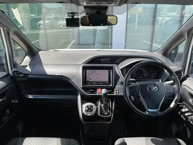 トヨタ ヴォクシー ZS 煌Ⅱ 香川県 2019(令1)年 6.7万km ホワイトパールクリスタルシャイン カロッツェリア８型ナビ/カロッツェリアフリップダウンモニター/バックカメラ/両側パワースライドドア/トヨタセーフティーセンス/クルーズコントロール/前後コーナーセンサー/前後ドラレコ/ＥＴＣ/ＬＥＤヘッドライト/フォグライト/純正16インチAW/純正フロアマット/純正ドアバイザー/スマートキー