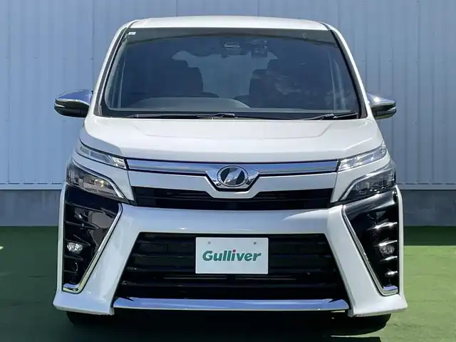 トヨタ ヴォクシー ZS 煌Ⅱ 香川県 2019(令1)年 6.7万km ホワイトパールクリスタルシャイン カロッツェリア８型ナビ/カロッツェリアフリップダウンモニター/バックカメラ/両側パワースライドドア/トヨタセーフティーセンス/クルーズコントロール/前後コーナーセンサー/前後ドラレコ/ＥＴＣ/ＬＥＤヘッドライト/フォグライト/純正16インチAW/純正フロアマット/純正ドアバイザー/スマートキー