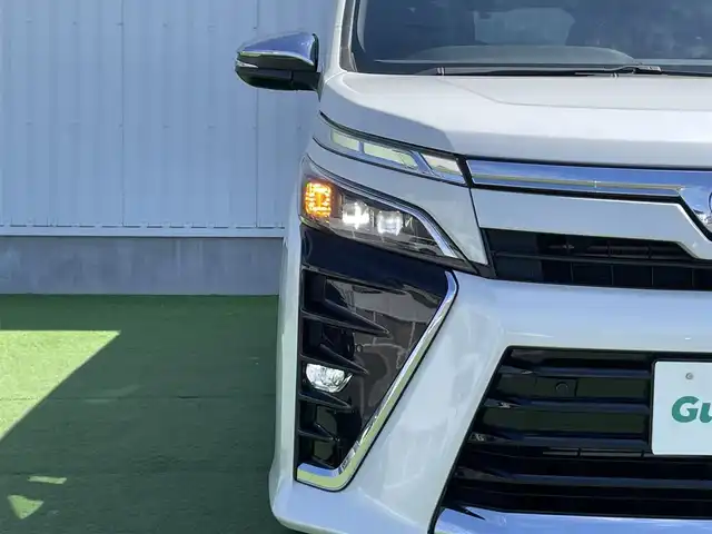 トヨタ ヴォクシー ZS 煌Ⅱ 香川県 2019(令1)年 6.7万km ホワイトパールクリスタルシャイン カロッツェリア８型ナビ/カロッツェリアフリップダウンモニター/バックカメラ/両側パワースライドドア/トヨタセーフティーセンス/クルーズコントロール/前後コーナーセンサー/前後ドラレコ/ＥＴＣ/ＬＥＤヘッドライト/フォグライト/純正16インチAW/純正フロアマット/純正ドアバイザー/スマートキー