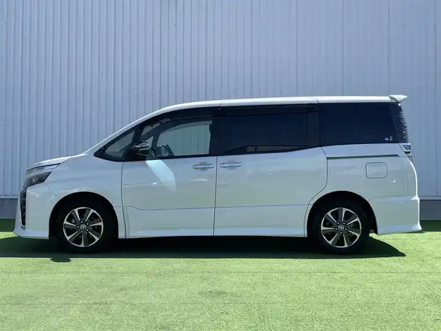 トヨタ ヴォクシー ZS 煌Ⅱ 香川県 2019(令1)年 6.7万km ホワイトパールクリスタルシャイン カロッツェリア８型ナビ/カロッツェリアフリップダウンモニター/バックカメラ/両側パワースライドドア/トヨタセーフティーセンス/クルーズコントロール/前後コーナーセンサー/前後ドラレコ/ＥＴＣ/ＬＥＤヘッドライト/フォグライト/純正16インチAW/純正フロアマット/純正ドアバイザー/スマートキー