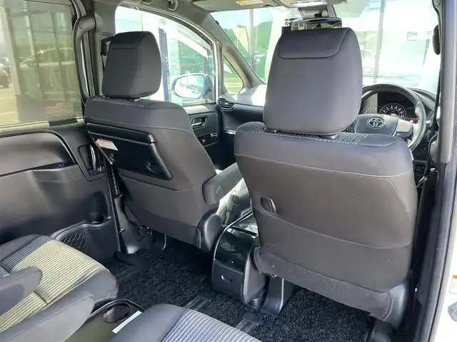 トヨタ ヴォクシー ZS 煌Ⅱ 香川県 2019(令1)年 6.7万km ホワイトパールクリスタルシャイン カロッツェリア８型ナビ/カロッツェリアフリップダウンモニター/バックカメラ/両側パワースライドドア/トヨタセーフティーセンス/クルーズコントロール/前後コーナーセンサー/前後ドラレコ/ＥＴＣ/ＬＥＤヘッドライト/フォグライト/純正16インチAW/純正フロアマット/純正ドアバイザー/スマートキー