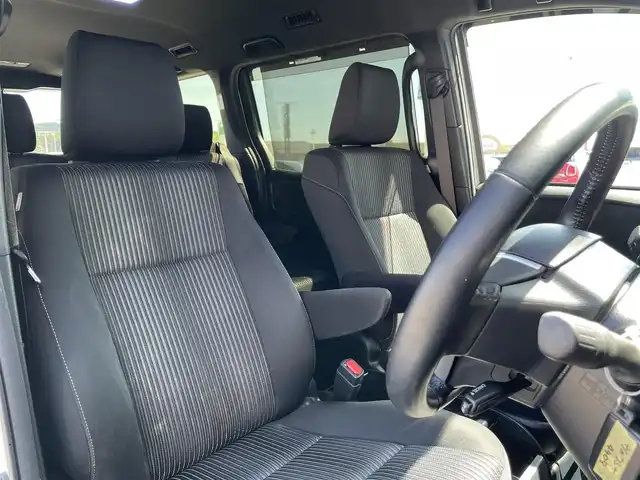 トヨタ ヴォクシー ZS 煌Ⅱ 香川県 2019(令1)年 6.7万km ホワイトパールクリスタルシャイン カロッツェリア８型ナビ/カロッツェリアフリップダウンモニター/バックカメラ/両側パワースライドドア/トヨタセーフティーセンス/クルーズコントロール/前後コーナーセンサー/前後ドラレコ/ＥＴＣ/ＬＥＤヘッドライト/フォグライト/純正16インチAW/純正フロアマット/純正ドアバイザー/スマートキー