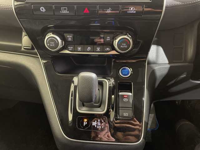 日産 セレナ e－パワー ハイウェイスター V 愛媛県 2020(令2)年 3.4万km ダークメタルグレー １０型ナビ/フルセグ／Ｂｌｕｅｔｏｏｔｈ／ＵＳＢ/全方位カメラ/後席モニター/衝突軽減ブレーキ/レーダークルーズコントロール/パーキングアシスト/ＥＴＣ/前方ドライブレコーダー/両側パワースライドドア/ブラインドスポットモニター/前後コーナーセンサー/レーンキープアシスト/オートマチックハイビーム/LEDヘッドライト