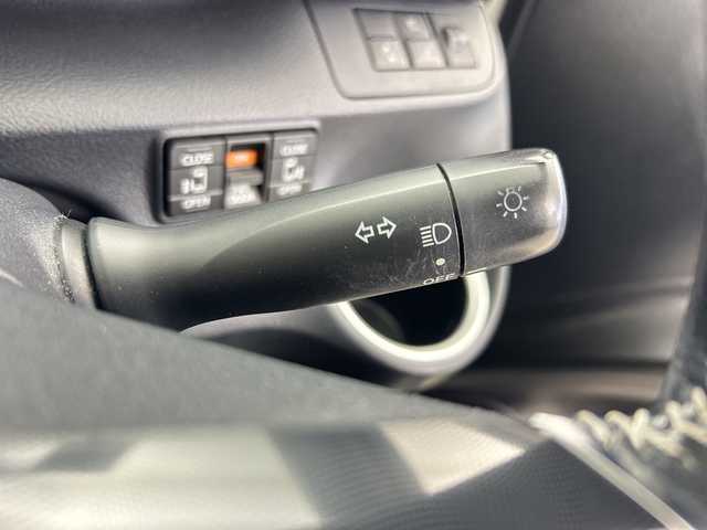 トヨタ シエンタ G 鹿児島県 2017(平29)年 3.4万km ホワイトパールクリスタルシャイン 純正SDナビ/（AM/FM/CD/Bluetooth/ワンセグ）/バックカメラ/両側パワースライドドア/トヨタセーフティセンス/レーンキープアシスト/衝突被害軽減ブレーキ/ステアリングリモコン/純正フロアマット/スマートキー/アイドリングストップ/革巻きステアリング