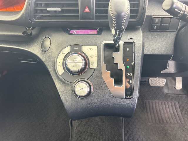 トヨタ シエンタ G 鹿児島県 2017(平29)年 3.4万km ホワイトパールクリスタルシャイン 純正SDナビ/（AM/FM/CD/Bluetooth/ワンセグ）/バックカメラ/両側パワースライドドア/トヨタセーフティセンス/レーンキープアシスト/衝突被害軽減ブレーキ/ステアリングリモコン/純正フロアマット/スマートキー/アイドリングストップ/革巻きステアリング