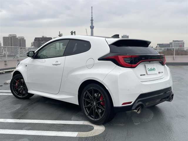 トヨタ ＧＲヤリス RZ ハイパフォーマンス 東京都 2025(令7)年 1.8万km スーパーホワイトⅡ 法人ワンオーナー/4WD/純正マルチナビ（BT/地デジTV）/バックカメラ/JBLスピーカー/純正１８インチアルミ/ハーフレザーシート/シートヒーター/ステアリングヒーター/パドルシフト/ビルトインETC２．０/エンジンプッシュボタン/スマートキー/Toyota　Safety Sense/AHB（オートマチックハイビーム）/PCS（プリクラッシュセーフティー）/LTA（レーントレーシングアシスト）/LDA（レーンディパーチャーアラート）/発進遅れ告知機能/RSA(ロードサインアシスト）/レーダークルーズコントロール/保証書・取説・ナビ説