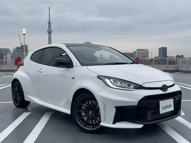 トヨタ ＧＲヤリス RZ ハイパフォーマンス 東京都 2025(令7)年 1.8万km スーパーホワイトⅡ 法人ワンオーナー/4WD/純正マルチナビ（BT/地デジTV）/バックカメラ/JBLスピーカー/純正１８インチアルミ/ハーフレザーシート/シートヒーター/ステアリングヒーター/パドルシフト/ビルトインETC２．０/エンジンプッシュボタン/スマートキー/Toyota　Safety Sense/AHB（オートマチックハイビーム）/PCS（プリクラッシュセーフティー）/LTA（レーントレーシングアシスト）/LDA（レーンディパーチャーアラート）/発進遅れ告知機能/RSA(ロードサインアシスト）/レーダークルーズコントロール/保証書・取説・ナビ説