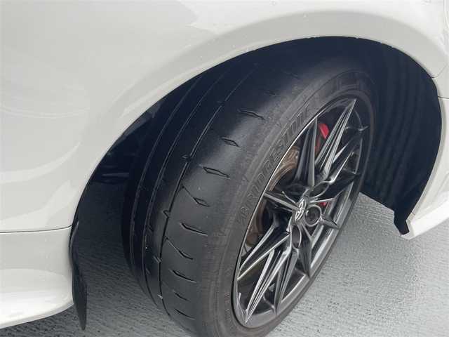 トヨタ ＧＲヤリス RZ ハイパフォーマンス 東京都 2025(令7)年 1.8万km スーパーホワイトⅡ 法人ワンオーナー/4WD/純正マルチナビ（BT/地デジTV）/バックカメラ/JBLスピーカー/純正１８インチアルミ/ハーフレザーシート/シートヒーター/ステアリングヒーター/パドルシフト/ビルトインETC２．０/エンジンプッシュボタン/スマートキー/Toyota　Safety Sense/AHB（オートマチックハイビーム）/PCS（プリクラッシュセーフティー）/LTA（レーントレーシングアシスト）/LDA（レーンディパーチャーアラート）/発進遅れ告知機能/RSA(ロードサインアシスト）/レーダークルーズコントロール/保証書・取説・ナビ説