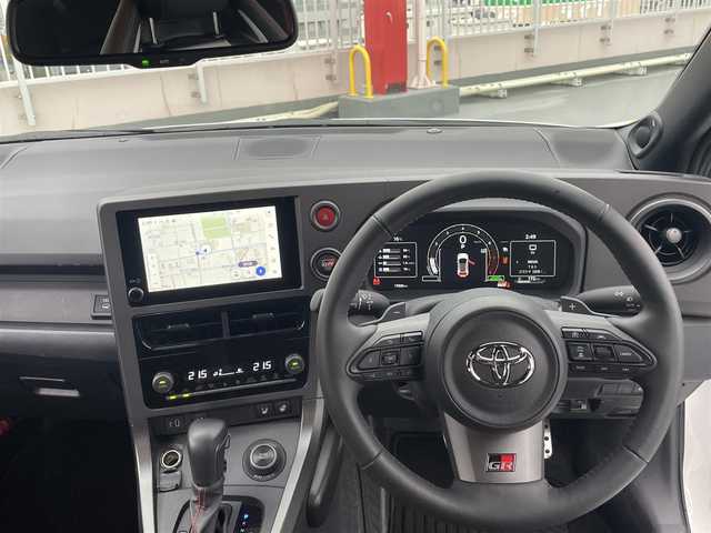 トヨタ ＧＲヤリス RZ ハイパフォーマンス 東京都 2025(令7)年 1.8万km スーパーホワイトⅡ 法人ワンオーナー/4WD/純正マルチナビ（BT/地デジTV）/バックカメラ/JBLスピーカー/純正１８インチアルミ/ハーフレザーシート/シートヒーター/ステアリングヒーター/パドルシフト/ビルトインETC２．０/エンジンプッシュボタン/スマートキー/Toyota　Safety Sense/AHB（オートマチックハイビーム）/PCS（プリクラッシュセーフティー）/LTA（レーントレーシングアシスト）/LDA（レーンディパーチャーアラート）/発進遅れ告知機能/RSA(ロードサインアシスト）/レーダークルーズコントロール/保証書・取説・ナビ説