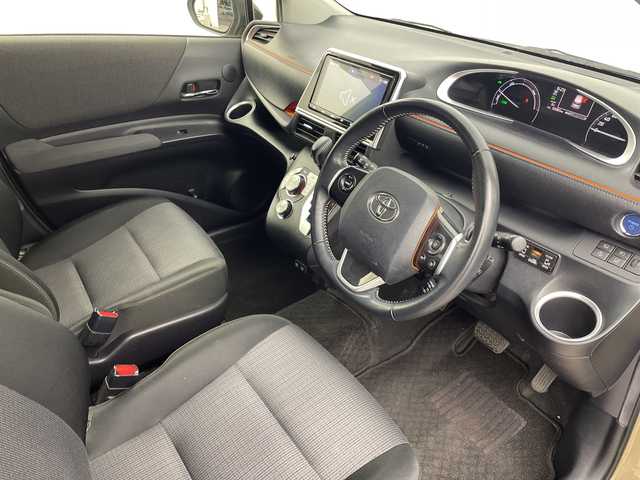 トヨタ シエンタ ハイブリッド ファンベースG 群馬県 2020(令2)年 5.5万km ブラックマイカ/ベージュ 2トーン 純正８型ナビ　全周囲カメラ　ビルトインＥＴＣ２．０　前後ドラレコ　衝突被害軽減ブレーキ　レーンアシスト　オートマチックハイビーム　LEDヘッドライト　両側電動スライドドア　スマートキー　禁煙車