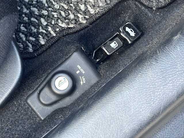 トヨタ ＭＲ－Ｓ S エディション 静岡県 2006(平18)年 8万km スーパーホワイトⅡ /6速MT//オープン//純正ホイール//ETC//リモコンキー//社外CDデッキ//革巻きステアリング//AC//ダブルエアバック