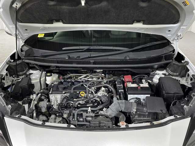 トヨタ ヤリスクロス Z 福岡県 2023(令5)年 3.5万km プラチナホワイトパールマイカ 禁煙車/純正ナビ/ＢＴ／ＣａｒＰｌａｙＬＥＤヘッドライト/バックカメラ/ハーフレザーシート/追従型クルーズコントロール/ブレーキホールド/コーナーセンサー/オートハイビーム/ＭＴモード付ＡＴ/D席パワーシート/D/Nシートヒーター/ステアリングヒーター/プッシュスタート/スマートキー/社外フロアマット/横滑り防止装置/レーンアシスト/衝突被害システム/コーナーセンサー