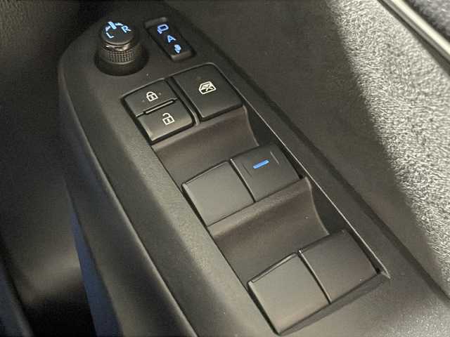 トヨタ ヤリスクロス Z 福岡県 2023(令5)年 3.5万km プラチナホワイトパールマイカ 禁煙車/純正ナビ/ＢＴ／ＣａｒＰｌａｙＬＥＤヘッドライト/バックカメラ/ハーフレザーシート/追従型クルーズコントロール/ブレーキホールド/コーナーセンサー/オートハイビーム/ＭＴモード付ＡＴ/D席パワーシート/D/Nシートヒーター/ステアリングヒーター/プッシュスタート/スマートキー/社外フロアマット/横滑り防止装置/レーンアシスト/衝突被害システム/コーナーセンサー