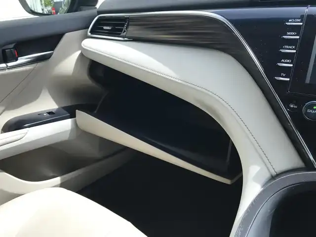 トヨタ カムリ G レザーパッケージ 富山県 2018(平30)年 6.6万km グレー 純正ナビ/フルセグTv/Bluetooth/バックカメラ/ドライブレコーダー/プリクラッシュセーフティ/レーンキープアシスト/クリアランスソナー/ブラインドスポットモニター/レーダークルーズコントロール/レザーシート/パワーシート/シートヒーター/プッシュスタート/スマートキー/ヘッドアップディスプレイ/LEDヘッドライト/オートライト/ETC