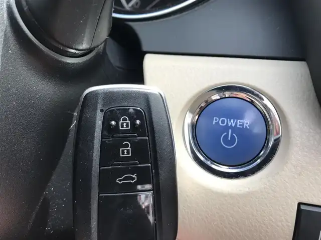 トヨタ カムリ G レザーパッケージ 富山県 2018(平30)年 6.6万km グレー 純正ナビ/フルセグTv/Bluetooth/バックカメラ/ドライブレコーダー/プリクラッシュセーフティ/レーンキープアシスト/クリアランスソナー/ブラインドスポットモニター/レーダークルーズコントロール/レザーシート/パワーシート/シートヒーター/プッシュスタート/スマートキー/ヘッドアップディスプレイ/LEDヘッドライト/オートライト/ETC