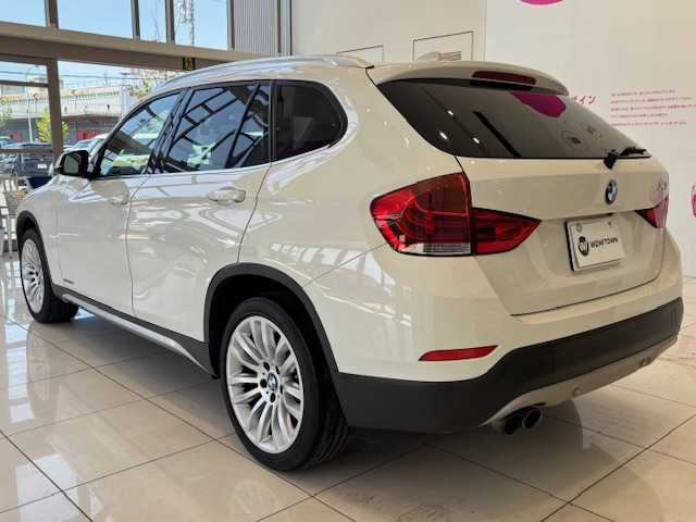 ＢＭＷ Ｘ１ sDrive 20i ファッショニスタ 埼玉県 2013(平25)年 6.3万km 白 純正メモリナビ/　　CD/BT/AUX /バックカメラ /HIDオートライト /レザーシート /シートヒーター /純正18インチアルミホイール/ステアリングスイッチ /アイドリングストップ /USBポート /スマートキー2本/ETC