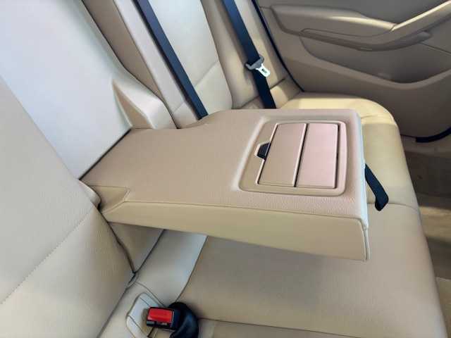 ＢＭＷ Ｘ１ sDrive 20i ファッショニスタ 埼玉県 2013(平25)年 6.3万km 白 純正メモリナビ/　　CD/BT/AUX /バックカメラ /HIDオートライト /レザーシート /シートヒーター /純正18インチアルミホイール/ステアリングスイッチ /アイドリングストップ /USBポート /スマートキー2本/ETC