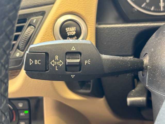 ＢＭＷ Ｘ１ sDrive 20i ファッショニスタ 埼玉県 2013(平25)年 6.3万km 白 純正メモリナビ/　　CD/BT/AUX /バックカメラ /HIDオートライト /レザーシート /シートヒーター /純正18インチアルミホイール/ステアリングスイッチ /アイドリングストップ /USBポート /スマートキー2本/ETC