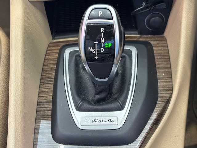ＢＭＷ Ｘ１ sDrive 20i ファッショニスタ 埼玉県 2013(平25)年 6.3万km 白 純正メモリナビ/　　CD/BT/AUX /バックカメラ /HIDオートライト /レザーシート /シートヒーター /純正18インチアルミホイール/ステアリングスイッチ /アイドリングストップ /USBポート /スマートキー2本/ETC