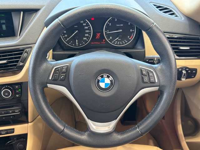 ＢＭＷ Ｘ１ sDrive 20i ファッショニスタ 埼玉県 2013(平25)年 6.3万km 白 純正メモリナビ/　　CD/BT/AUX /バックカメラ /HIDオートライト /レザーシート /シートヒーター /純正18インチアルミホイール/ステアリングスイッチ /アイドリングストップ /USBポート /スマートキー2本/ETC