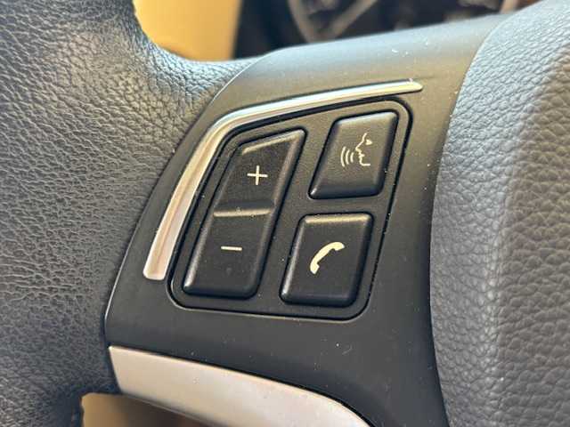 ＢＭＷ Ｘ１ sDrive 20i ファッショニスタ 埼玉県 2013(平25)年 6.3万km 白 純正メモリナビ/　　CD/BT/AUX /バックカメラ /HIDオートライト /レザーシート /シートヒーター /純正18インチアルミホイール/ステアリングスイッチ /アイドリングストップ /USBポート /スマートキー2本/ETC