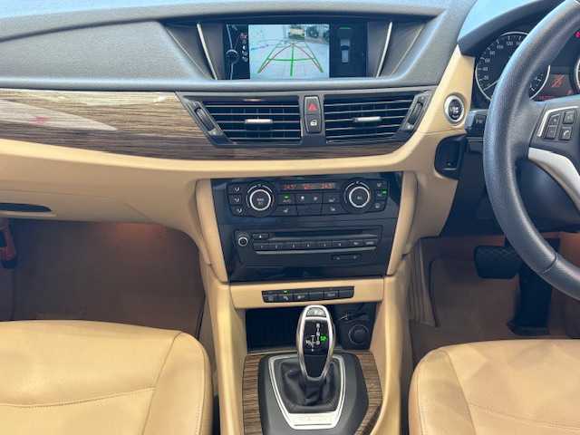 ＢＭＷ Ｘ１ sDrive 20i ファッショニスタ 埼玉県 2013(平25)年 6.3万km 白 純正メモリナビ/　　CD/BT/AUX /バックカメラ /HIDオートライト /レザーシート /シートヒーター /純正18インチアルミホイール/ステアリングスイッチ /アイドリングストップ /USBポート /スマートキー2本/ETC
