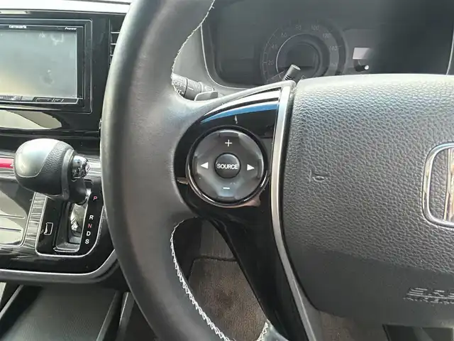 ホンダ オデッセイ アブソルート 20thアニバーサリー 島根県 2015(平27)年 4.8万km クリスタルブラックパール ７Ｖ型ナビ　/Ｂｌｕｅｔｏｏｔｈ　/ETC/アダプティブクルーズコントロール　/ＬＥＤライト　/オットマン（後席）　/パワーシート（Ｄ席）/バックカメラ　/ＭＴ付ＡＴ　/三列シート　/ウォークスルー　/両側パワースライドドア/Ｗ＋サイド、カーテンエアバック/オートライト　/レーンキープアシスト/フルセグテレビ/ABS/衝突被害軽減システム/横滑り防止装置/アイドリングストップ