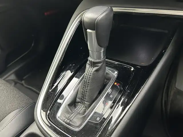 ホンダ ヴェゼル ハイブリッド e:HEV Z 茨城県 2022(令4)年 6万km プラチナホワイトパール 純正9型ナビ/バックカメラ/フルセグ/衝突被害軽減ブレーキ/車線逸脱抑制装置/レーダークルーズコントロール/オートマチックハイビーム/クリアランスソナー/BSI/ETC/ドラレコ/シートヒーター/ステアリングヒーター/純正18インチAW/LEDヘッドライト/スマートキー