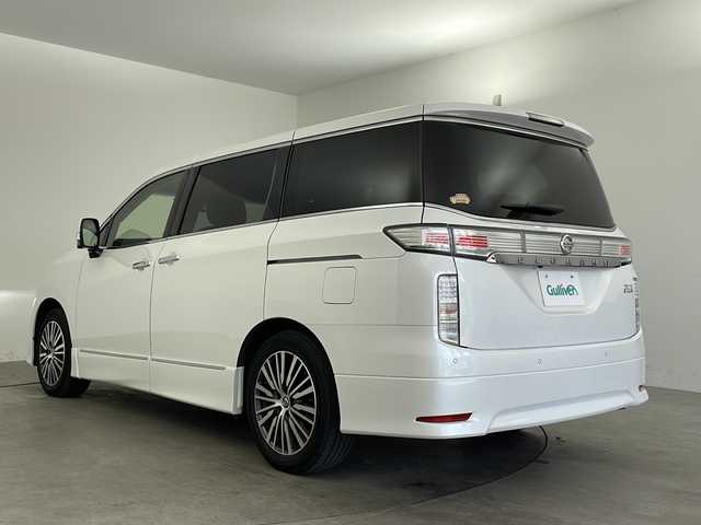 日産 エルグランド 250ハイウェイスターS 兵庫県 2020(令2)年 4.7万km ピュアホワイトパール ・純正10インチナビ&CD/DVD/SD&USB&HDMI&TV/・アラウンドビューモニター/・ビルドインETC/・レーダークルーズコントロール/・レーンキープアシスト/・ブラインドスポットモニター/・ABS/・横滑り防止機能/・前後コーナーセンサー/・盗難防止装置/・オートライト/・LEDヘッドライト/・パワースライドドア/・社外360°ドライブレコーダー/・ハーフレザーシート/・オットマン/・純正フロアマット/・純正18インチアルミホイール/・エンジンスタートボタン/・スマートキー/・スペアキー/・WACエアコン/・三列シート/・W＋サイドエアバック/・カーテンエアバック/・革巻きステアリング/・サンシェード/・デジタルインナーミラー/・ステアリングスイッチ/・アドバンスドドライブアシストディスプレイ/・インテリジェントブレーキアシスト/・EBD（電子制御制動力配分システム）