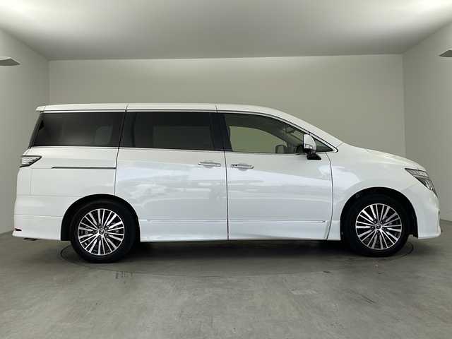 日産 エルグランド 250ハイウェイスターS 兵庫県 2020(令2)年 4.7万km ピュアホワイトパール ・純正10インチナビ&CD/DVD/SD&USB&HDMI&TV/・アラウンドビューモニター/・ビルドインETC/・レーダークルーズコントロール/・レーンキープアシスト/・ブラインドスポットモニター/・ABS/・横滑り防止機能/・前後コーナーセンサー/・盗難防止装置/・オートライト/・LEDヘッドライト/・パワースライドドア/・社外360°ドライブレコーダー/・ハーフレザーシート/・オットマン/・純正フロアマット/・純正18インチアルミホイール/・エンジンスタートボタン/・スマートキー/・スペアキー/・WACエアコン/・三列シート/・W＋サイドエアバック/・カーテンエアバック/・革巻きステアリング/・サンシェード/・デジタルインナーミラー/・ステアリングスイッチ/・アドバンスドドライブアシストディスプレイ/・インテリジェントブレーキアシスト/・EBD（電子制御制動力配分システム）