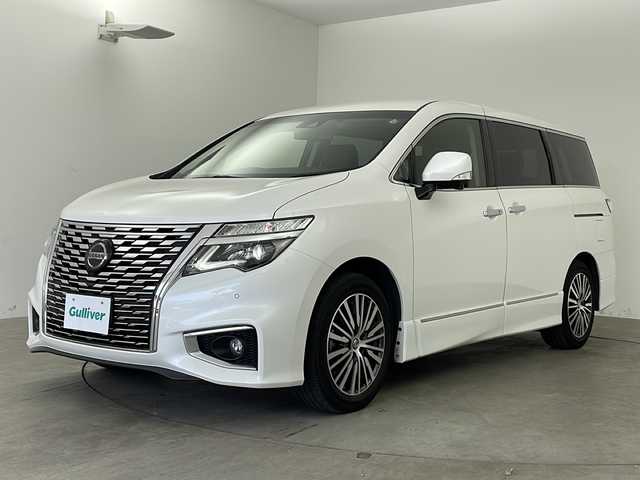 日産 エルグランド 250ハイウェイスターS 兵庫県 2020(令2)年 4.7万km ピュアホワイトパール ・純正10インチナビ&CD/DVD/SD&USB&HDMI&TV/・アラウンドビューモニター/・ビルドインETC/・レーダークルーズコントロール/・レーンキープアシスト/・ブラインドスポットモニター/・ABS/・横滑り防止機能/・前後コーナーセンサー/・盗難防止装置/・オートライト/・LEDヘッドライト/・パワースライドドア/・社外360°ドライブレコーダー/・ハーフレザーシート/・オットマン/・純正フロアマット/・純正18インチアルミホイール/・エンジンスタートボタン/・スマートキー/・スペアキー/・WACエアコン/・三列シート/・W＋サイドエアバック/・カーテンエアバック/・革巻きステアリング/・サンシェード/・デジタルインナーミラー/・ステアリングスイッチ/・アドバンスドドライブアシストディスプレイ/・インテリジェントブレーキアシスト/・EBD（電子制御制動力配分システム）