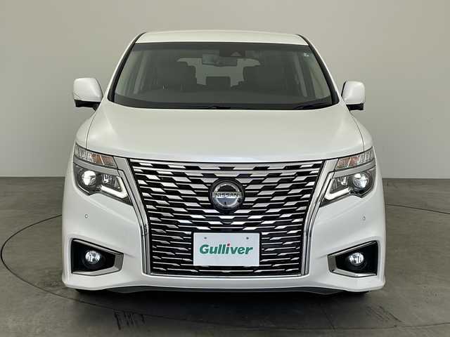 日産 エルグランド 250ハイウェイスターS 兵庫県 2020(令2)年 4.7万km ピュアホワイトパール ・純正10インチナビ&CD/DVD/SD&USB&HDMI&TV/・アラウンドビューモニター/・ビルドインETC/・レーダークルーズコントロール/・レーンキープアシスト/・ブラインドスポットモニター/・ABS/・横滑り防止機能/・前後コーナーセンサー/・盗難防止装置/・オートライト/・LEDヘッドライト/・パワースライドドア/・社外360°ドライブレコーダー/・ハーフレザーシート/・オットマン/・純正フロアマット/・純正18インチアルミホイール/・エンジンスタートボタン/・スマートキー/・スペアキー/・WACエアコン/・三列シート/・W＋サイドエアバック/・カーテンエアバック/・革巻きステアリング/・サンシェード/・デジタルインナーミラー/・ステアリングスイッチ/・アドバンスドドライブアシストディスプレイ/・インテリジェントブレーキアシスト/・EBD（電子制御制動力配分システム）