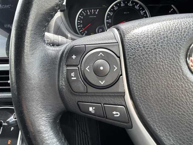 トヨタ ヴォクシー ZS 福岡県 2017(平29)年 5.2万km ブラック ・11インチALPINEナビ/（BLUETOOTH/フルセグ/バックカメラ/・ETC/・スペアキー/・ALPINEフリップダウンモニター/・両側パワースライドドア/・サンシェード/・ドライブレコーダー/・モデリスタエアロ/・レーンキープアシスト/・衝突軽減システム/・横滑り防止装置/・アイドリングストップ/・MTモード付AT/・ウォークスルー/・オートマチックハイビーム/・オートライト/・保証書/・取扱説明書