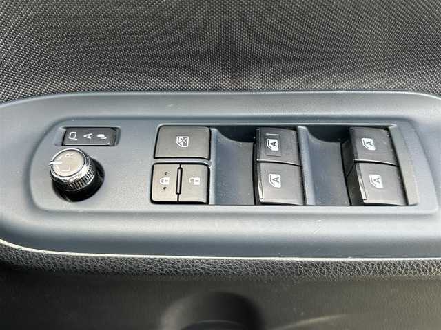 トヨタ ヴォクシー ZS 福岡県 2017(平29)年 5.2万km ブラック ・11インチALPINEナビ/（BLUETOOTH/フルセグ/バックカメラ/・ETC/・スペアキー/・ALPINEフリップダウンモニター/・両側パワースライドドア/・サンシェード/・ドライブレコーダー/・モデリスタエアロ/・レーンキープアシスト/・衝突軽減システム/・横滑り防止装置/・アイドリングストップ/・MTモード付AT/・ウォークスルー/・オートマチックハイビーム/・オートライト/・保証書/・取扱説明書