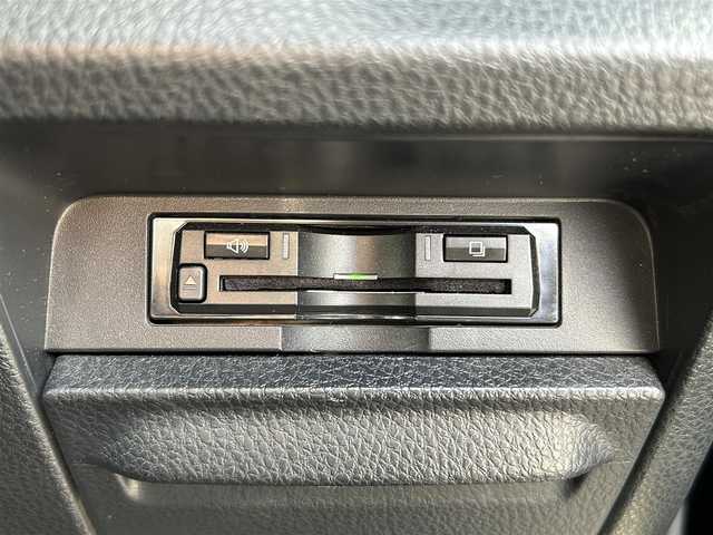 トヨタ ヴォクシー ZS 福岡県 2017(平29)年 5.2万km ブラック ・11インチALPINEナビ/（BLUETOOTH/フルセグ/バックカメラ/・ETC/・スペアキー/・ALPINEフリップダウンモニター/・両側パワースライドドア/・サンシェード/・ドライブレコーダー/・モデリスタエアロ/・レーンキープアシスト/・衝突軽減システム/・横滑り防止装置/・アイドリングストップ/・MTモード付AT/・ウォークスルー/・オートマチックハイビーム/・オートライト/・保証書/・取扱説明書