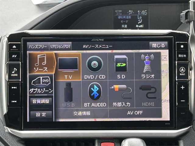 トヨタ ヴォクシー ZS 福岡県 2017(平29)年 5.2万km ブラック ・11インチALPINEナビ/（BLUETOOTH/フルセグ/バックカメラ/・ETC/・スペアキー/・ALPINEフリップダウンモニター/・両側パワースライドドア/・サンシェード/・ドライブレコーダー/・モデリスタエアロ/・レーンキープアシスト/・衝突軽減システム/・横滑り防止装置/・アイドリングストップ/・MTモード付AT/・ウォークスルー/・オートマチックハイビーム/・オートライト/・保証書/・取扱説明書