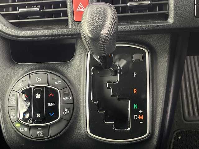 トヨタ ヴォクシー ZS 埼玉県 2017(平29)年 5.2万km ブラック フルモデリスタエアロ/社外フリップダウンモニター/社外11インチナビ　EX11V/(Bluetooth/CD/DVD/HDMI/USB/AM/FM)/地デジフルセグ/バックカメラ/前方ドライブレコーダー/ETC/車線逸脱警報/衝突軽減ブレーキ/オートマチックハイビーム/先行車発進お知らせ機能/ECOモード/ロールサンシェード/レーダー探知機　ZERO 702V/電動格納ミラー・ウィンカーミラー/フロントフォグランプ/プッシュスタート/ステアリングリモコン/社外フロアマット/純正ドアバイザー/社外18インチアルミホイール