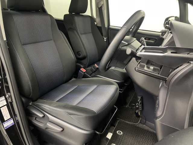 トヨタ ヴォクシー ZS 埼玉県 2017(平29)年 5.2万km ブラック フルモデリスタエアロ/社外フリップダウンモニター/社外11インチナビ　EX11V/(Bluetooth/CD/DVD/HDMI/USB/AM/FM)/地デジフルセグ/バックカメラ/前方ドライブレコーダー/ETC/車線逸脱警報/衝突軽減ブレーキ/オートマチックハイビーム/先行車発進お知らせ機能/ECOモード/ロールサンシェード/レーダー探知機　ZERO 702V/電動格納ミラー・ウィンカーミラー/フロントフォグランプ/プッシュスタート/ステアリングリモコン/社外フロアマット/純正ドアバイザー/社外18インチアルミホイール