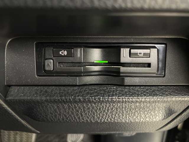 トヨタ ヴォクシー ZS 埼玉県 2017(平29)年 5.2万km ブラック フルモデリスタエアロ/社外フリップダウンモニター/社外11インチナビ　EX11V/(Bluetooth/CD/DVD/HDMI/USB/AM/FM)/地デジフルセグ/バックカメラ/前方ドライブレコーダー/ETC/車線逸脱警報/衝突軽減ブレーキ/オートマチックハイビーム/先行車発進お知らせ機能/ECOモード/ロールサンシェード/レーダー探知機　ZERO 702V/電動格納ミラー・ウィンカーミラー/フロントフォグランプ/プッシュスタート/ステアリングリモコン/社外フロアマット/純正ドアバイザー/社外18インチアルミホイール