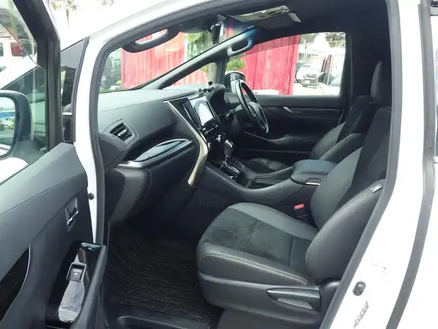トヨタ アルファードハイブリット S タイプゴールド 千葉県 2020(令2)年 4.1万km ホワイトパールクリスタルシャイン Toyota Safety Sense/・プリクラッシュセーフティ/・レーンディパーチャーアラート/・オートハイビーム/・レーダークルーズコントロール/両側パワースライドドア/ハーフレザーシート/後席オットマン/純正コネクティッドナビ/地デジTV/【DVD/CD再生機能　Bluetooth接続】/バックカメラ/フリップダウンモニター（V12T-R68C）/コンビハンドル/ステアリングスイッチ/ドライブレコーダー（DRT-H68A）/ETC（2.0）/3眼LEDヘッドライト/フォグライト/ウインカーミラー/クリアランスソナー/純正17インチアルミホイル/サイド/カーテン/ニーエアバッグ/スマートキー