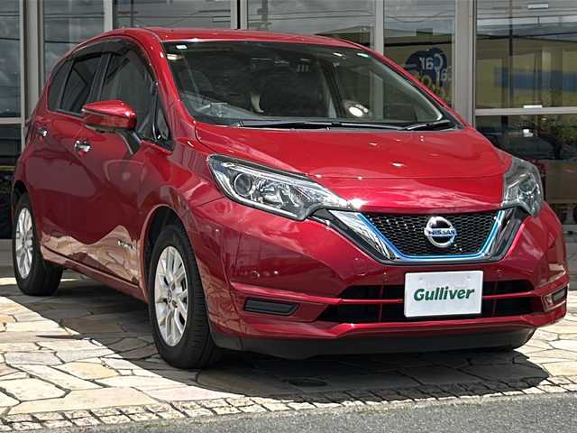 日産 ノート e－パワー X Vセレクション 静岡県 2020(令2)年 4.6万km ガーネットレッド 純正ナビ/・FM/・AM/・Bluetooth/主要装備/・衝突軽減ブレーキ/・全方位カメラ/・LEDヘッドライト/・ETC/・レーンキープ/・ステアリングリモコン/・ドライブレコーダー/・オートライト/・スマートキー/・スペアキー/・社外フロアマット/・アイドリングストップ/・プッシュスタート