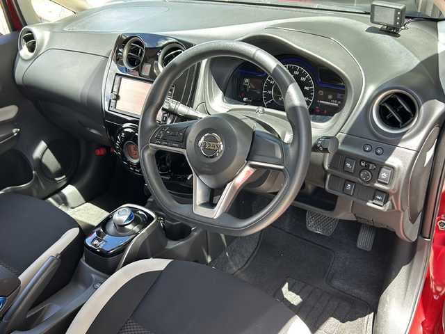 日産 ノート e－パワー X Vセレクション 静岡県 2020(令2)年 4.6万km ガーネットレッド 純正ナビ/・FM/・AM/・Bluetooth/主要装備/・衝突軽減ブレーキ/・全方位カメラ/・LEDヘッドライト/・ETC/・レーンキープ/・ステアリングリモコン/・ドライブレコーダー/・オートライト/・スマートキー/・スペアキー/・社外フロアマット/・アイドリングストップ/・プッシュスタート