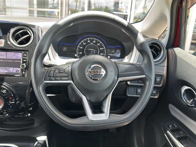 日産 ノート e－パワー X Vセレクション 静岡県 2020(令2)年 4.6万km ガーネットレッド 純正ナビ/・FM/・AM/・Bluetooth/主要装備/・衝突軽減ブレーキ/・全方位カメラ/・LEDヘッドライト/・ETC/・レーンキープ/・ステアリングリモコン/・ドライブレコーダー/・オートライト/・スマートキー/・スペアキー/・社外フロアマット/・アイドリングストップ/・プッシュスタート