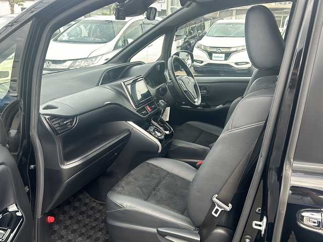 トヨタ ヴォクシー ZS 煌Ⅲ 石川県 2020(令2)年 3.5万km ブラック セーフティーセンス/・プリクラッシュセーフティシステム/・レーンディパーチャーアラート/・オートマチックハイビーム/・先行車発信告知機能/純正9型メモリーナビゲーション/【フルセグTV・CD・DVD・Bluetooth】/型番：NSZT-Y68T/純正フリップダウンモニター/クルーズコントロール/両側パワースライドドア/クリアランスソナー/前後ドライブレコーダー/ETC2.0/バックカメラ/スマートキー/・プッシュスタート/LEDヘッドライト/・オートライト/・フォグランプ/アイドリングストップ/横滑り防止機能/本革巻ステアリング/・ステアリングリモコン/・チルトステアリング/社外フロアマット/取扱説明書