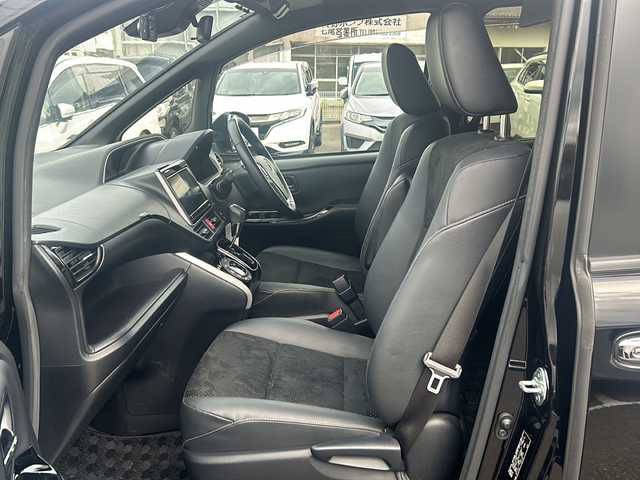 トヨタ ヴォクシー ZS 煌Ⅲ 石川県 2020(令2)年 3.5万km ブラック セーフティーセンス/・プリクラッシュセーフティシステム/・レーンディパーチャーアラート/・オートマチックハイビーム/・先行車発信告知機能/純正9型メモリーナビゲーション/【フルセグTV・CD・DVD・Bluetooth】/型番：NSZT-Y68T/純正フリップダウンモニター/クルーズコントロール/両側パワースライドドア/クリアランスソナー/前後ドライブレコーダー/ETC2.0/バックカメラ/スマートキー/・プッシュスタート/LEDヘッドライト/・オートライト/・フォグランプ/アイドリングストップ/横滑り防止機能/本革巻ステアリング/・ステアリングリモコン/・チルトステアリング/社外フロアマット/取扱説明書