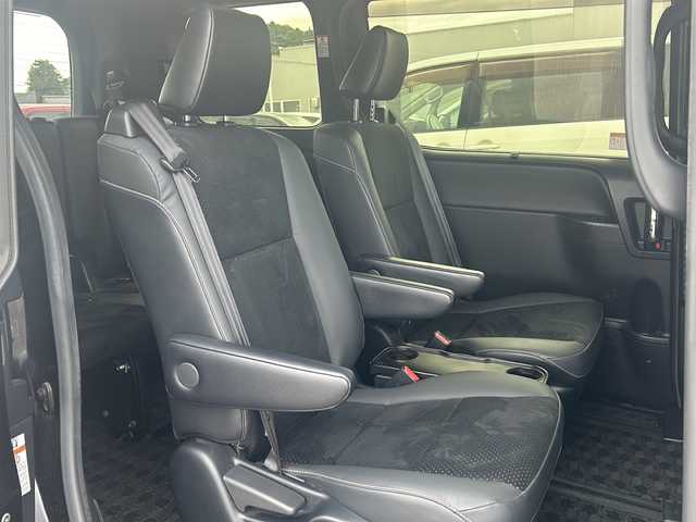 トヨタ ヴォクシー ZS 煌Ⅲ 石川県 2020(令2)年 3.5万km ブラック セーフティーセンス/・プリクラッシュセーフティシステム/・レーンディパーチャーアラート/・オートマチックハイビーム/・先行車発信告知機能/純正9型メモリーナビゲーション/【フルセグTV・CD・DVD・Bluetooth】/型番：NSZT-Y68T/純正フリップダウンモニター/クルーズコントロール/両側パワースライドドア/クリアランスソナー/前後ドライブレコーダー/ETC2.0/バックカメラ/スマートキー/・プッシュスタート/LEDヘッドライト/・オートライト/・フォグランプ/アイドリングストップ/横滑り防止機能/本革巻ステアリング/・ステアリングリモコン/・チルトステアリング/社外フロアマット/取扱説明書