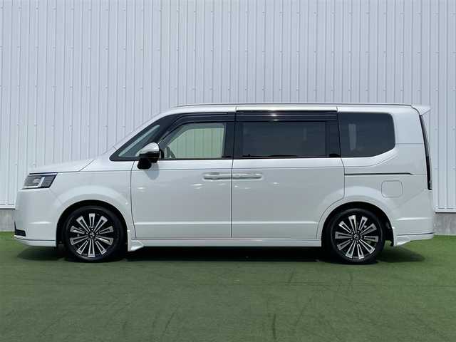 ホンダ ステップワゴン スパーダ eHEV プレミアムライン 香川県 2022(令4)年 3.8万km プラチナホワイトパール 登録時走行距離：37596km/純正11.4型ナビ/　CD DVD BT フルセグTV/全方位カメラ/前後ドライブレコーダー/ビルトインETC/両側パワースライドドア/パワーバックドア/衝突被害軽減装置/レーンキープアシスト/レーダークルーズコントロール/クリアランスソナー/ブラインドスポットモニター/LEDヘッドライト/オートライト/フォグランプ/ハーフレザーシート/シートヒーター/ロールサンシェード/ISOFIX/オーバーヘッドコンソール/革巻きステアリング/ステアリングスイッチ/パドルシフト/プッシュスタート/スマートキー